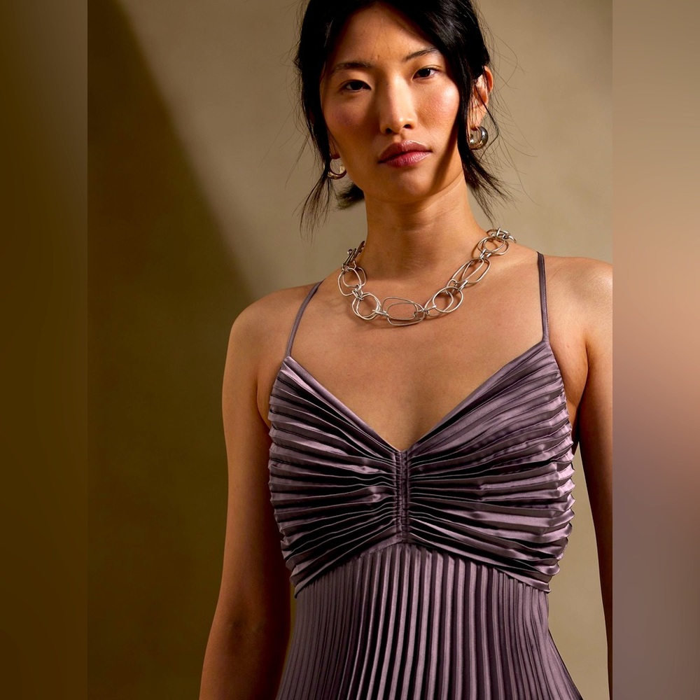 NWT! Banana Republic Solaire Pleated midi dress in dusty amethyst
